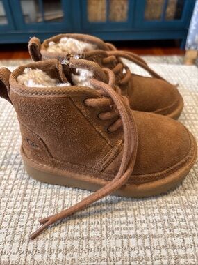UGG Toddler Neumel Boot Chestnut size 8T EUC